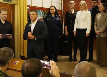 Депутаты Тульской городской Думы от фракции КПРФ Елена Чекан и Татьяна Косарева навестили военнослужащих в тульском госпитале