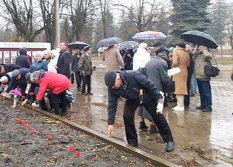 Тульские коммунисты по всему региону провели возложения цветов к памятникам В.И. Ленина Тульские коммунисты по всему региону провели возложения цветов к памятникам В.И. Ленина