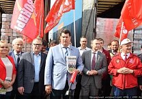 117-й пошел. Тульский обком КПРФ отправил очередной гуманитарный груз в зону СВО. (Фоторепортаж) 117-й пошел. Тульский обком КПРФ отправил очередной гуманитарный груз в зону СВО. (Фоторепортаж)