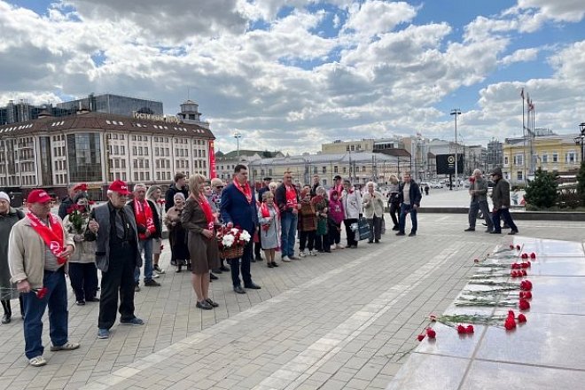 Тульский обком партии отметил День рождения В.И. Ленина массовыми возложениями и субботниками по всему региону