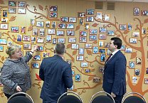 Олег Лебедев привез подарки воспитанникам детского дома Олег Лебедев привез подарки воспитанникам детского дома
