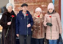Ефремовские коммунисты отметили 105-ю годовщину установления Советской власти в родном городе Ефремовские коммунисты отметили 105-ю годовщину установления Советской власти в родном городе