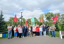 Новомосковские коммунисты провели акцию, посвященную 80-й годовщине Победы во Второй Мировой войне над фашисткой Германией и милитаристской Японией Новомосковские коммунисты провели акцию, посвященную 80-й годовщине Победы во Второй Мировой войне над фашисткой Германией и милитаристской Японией