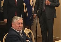 Олег Лебедев провёл торжественную церемонию гашения почтовых марок, посвящённых истории отечественного пчеловодства