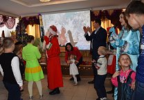 Тульские коммунисты поздравили детей и родителей в центре социального обслуживания населения