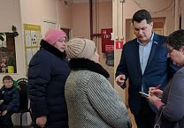 Тульские коммунисты поздравили детей и родителей в центре социального обслуживания населения