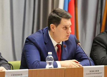 Областные депутаты отказались обсуждать «мусорную реформу» и вопрос по Курилам
