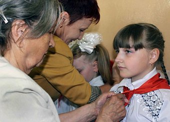 Школьники Ефремова вступают в пионеры