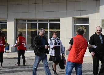 Коммунисты приглашают рабочих тульских заводов на Первомайскую демонстрацию. Коммунисты приглашают рабочих тульских заводов на Первомайскую демонстрацию.