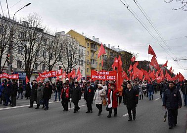 Рабочая Тула отметила столетие Великого Октября массовой демонстрацией