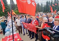 140-й гуманитарный конвой КПРФ ушел из подмосковных «Снегирей» 140-й гуманитарный конвой КПРФ ушел из подмосковных «Снегирей»