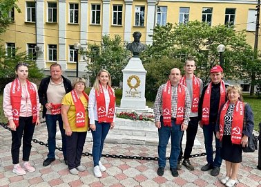 Тульский обком КПРФ провел акцию, посвященную Международному дню русского языка
