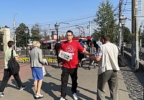 Тульские коммунисты раздают партийную печать на проходных тульских предприятий Тульские коммунисты раздают партийную печать на проходных тульских предприятий