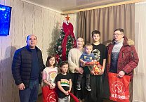 Тульские комсомольцы поздравили многодетные семьи с Новым годом