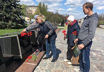 Тульские коммунисты почтили память убитых в одесском Доме профсоюзов пять лет назад Тульские коммунисты почтили память убитых в одесском Доме профсоюзов пять лет назад