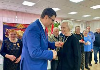 В Тульской области депутаты-коммунисты и секретари в преддверии 80-летия Великой Победы поздравляют ветеранов В Тульской области депутаты-коммунисты и секретари в преддверии 80-летия Великой Победы поздравляют ветеранов