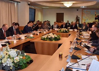 Коммунисты провели  стол по поддержке пчеловодства, на котором выступил Г.А. Зюганов. Фоторепортаж. 