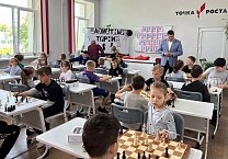 Первый секретарь Тульского обкома партии Алексей Лебедев поздравил юных шахматистов в День защиты детей