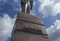 Памятник Ленину в центре Ясногорска разрушается на глазах