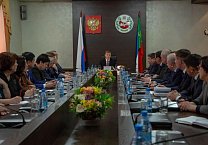 Глава Хакасии коммунист Валентин Коновалов вступил в должность и начал формирование правительства народного доверия и созидания Глава Хакасии коммунист Валентин Коновалов вступил в должность и начал формирование правительства народного доверия и созидания