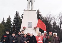 Тульские коммунисты по всему региону провели возложения цветов к памятникам В.И. Ленина