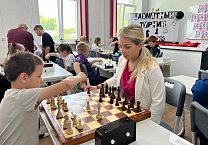 Первый секретарь Тульского обкома партии Алексей Лебедев поздравил юных шахматистов в День защиты детей