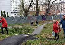 Коммунисты посадили деревья в Советском округе Тулы Коммунисты посадили деревья в Советском округе Тулы