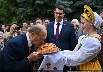 Геннадий Зюганов: Тульские оружейники работают в три смены под лозунгом «Все для Победы!» Тульскую область посетил Председатель ЦК КПРФ Г.А. Зюганов Геннадий Зюганов: Тульские оружейники работают в три смены под лозунгом «Все для Победы!» Тульскую область посетил Председатель ЦК КПРФ Г.А. Зюганов