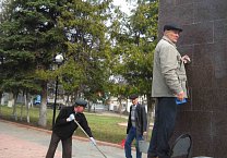 Веневские коммунисты привели в порядок памятник Ленину