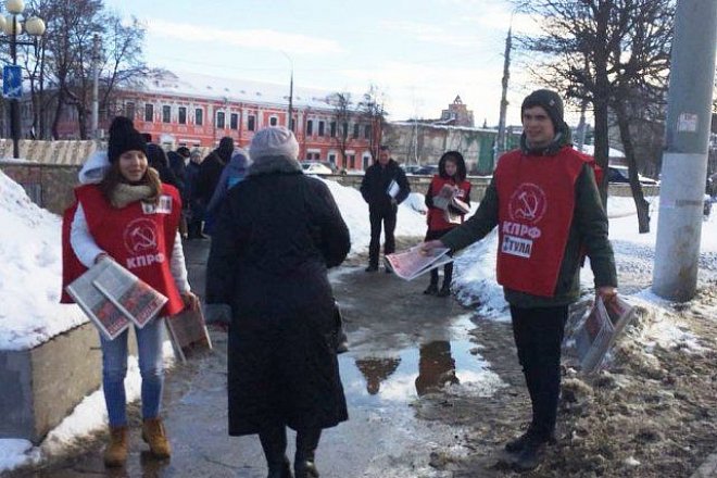 В Туле продолжается раздача агитационных материалов за Грудинина