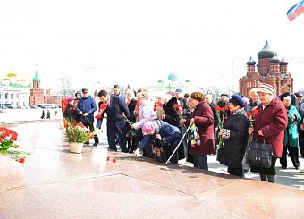 Тульские коммунисты на мероприятии в честь Дня рождения В.И. Ленина осудили провокационный законопроект о перезахоронении вождя.