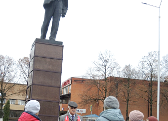 Тульские коммунисты по всему региону провели возложения цветов к памятникам В.И. Ленина