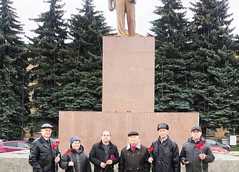 Тульские коммунисты по всему региону провели возложения цветов к памятникам В.И. Ленина Тульские коммунисты по всему региону провели возложения цветов к памятникам В.И. Ленина