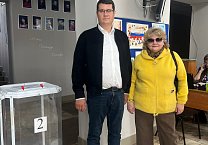 Первый секретарь Тульского обкома КПРФ Алексей Лебедев контролировал ход голосования Первый секретарь Тульского обкома КПРФ Алексей Лебедев контролировал ход голосования