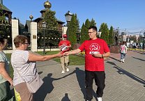 Алексей Лебедев возглавляет рейды КПРФ по раздаче партийных газет в Туле Алексей Лебедев возглавляет рейды КПРФ по раздаче партийных газет в Туле