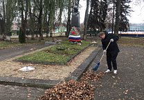 Тульские коммунисты отметили День Комсомола субботниками на местах памяти героев-комсомольцев
