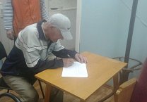 Жители Привокзального района идут ставить подписи в райком 