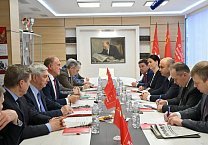 Состоялась встреча Председателя ЦК КПРФ Г.А. Зюганова с Чрезвычайным и Полномочным Послом Республики Беларусь в Российской Федерации А.Н. Рогожником Состоялась встреча Председателя ЦК КПРФ Г.А. Зюганова с Чрезвычайным и Полномочным Послом Республики Беларусь в Российской Федерации А.Н. Рогожником