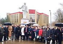 Тульские коммунисты по всему региону провели возложения цветов к памятникам В.И. Ленина
