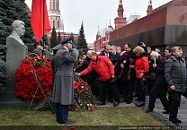 Цветы – Генералиссимусу Победы! Цветы – Генералиссимусу Победы!