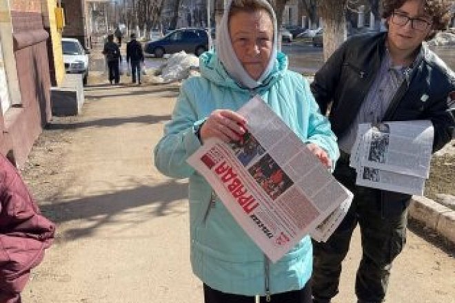 Богородицкие комсомольцы провели очередной рейд по раздаче партийной печати