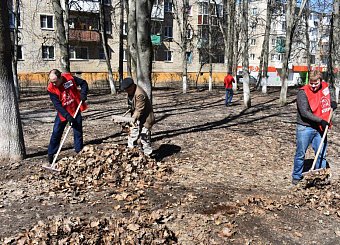 Субботник в Сквере Космонавтов