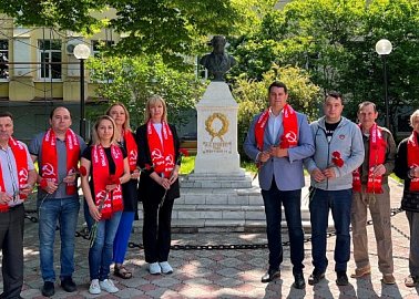 Тульские коммунисты отремонтировали памятник А.С. Пушкину