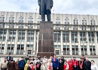 Тульский обком партии отметил День рождения В.И. Ленина массовыми возложениями, субботниками и Ленинскими уроками
