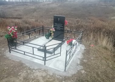 На могиле туляков, перезахороненных с Крестовоздвиженской площади, установлен памятник