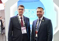 Руководитель фракции КПРФ в Тульской областной Думе, председатель комитета по местному самоуправлению, первый секретарь Тульского обкома КПРФ Алексей Лебедев посетил выставку в Национальном центре «Россия» в Москве, где проходит неделя Тульской области Руководитель фракции КПРФ в Тульской областной Думе, председатель комитета по местному самоуправлению, первый секретарь Тульского обкома КПРФ Алексей Лебедев посетил выставку в Национальном центре «Россия» в Москве, где проходит неделя Тульской области