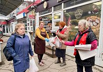 В Пролетарском районе идут агитационные рейды, в ходе которых жителей знакомят с Заявлением Президиума ЦК КПРФ «Сделать выборы инструментом развития и сплочения, а не разложения общества!» В Пролетарском районе идут агитационные рейды, в ходе которых жителей знакомят с Заявлением Президиума ЦК КПРФ «Сделать выборы инструментом развития и сплочения, а не разложения общества!»