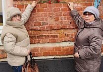 Ефремовские коммунисты провели традиционное возложение цветов к памятной доске установленной к дате первого съезда крестьянских депутатов Ефремовские коммунисты провели традиционное возложение цветов к памятной доске установленной к дате первого съезда крестьянских депутатов