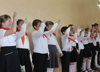 Школьники Ефремова вступают в пионеры