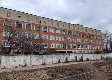 Коммунисты г. Донского добились установки фонарей у городской поликлиники 